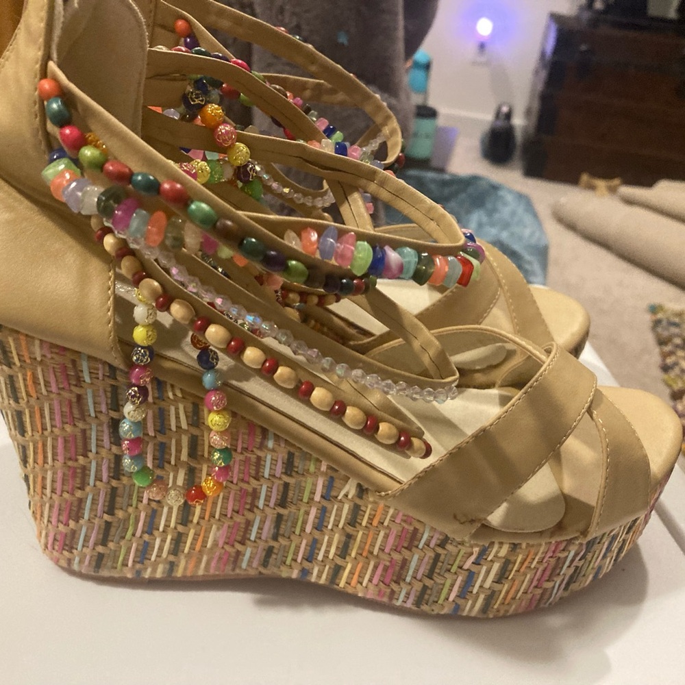 Jeweled super bright and fun Get more beauty summer wedge sandals size 40 8.5